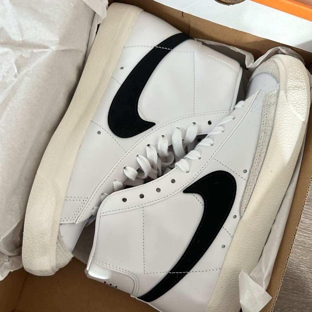 Nike Women's White and Black High-Top Sneakers